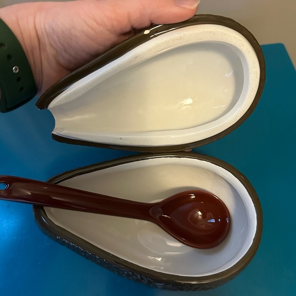 🛑SOLD🛑TEXTURED CERAMIC AVOCADO SERVING BOWL SET - Picture 3 of 4